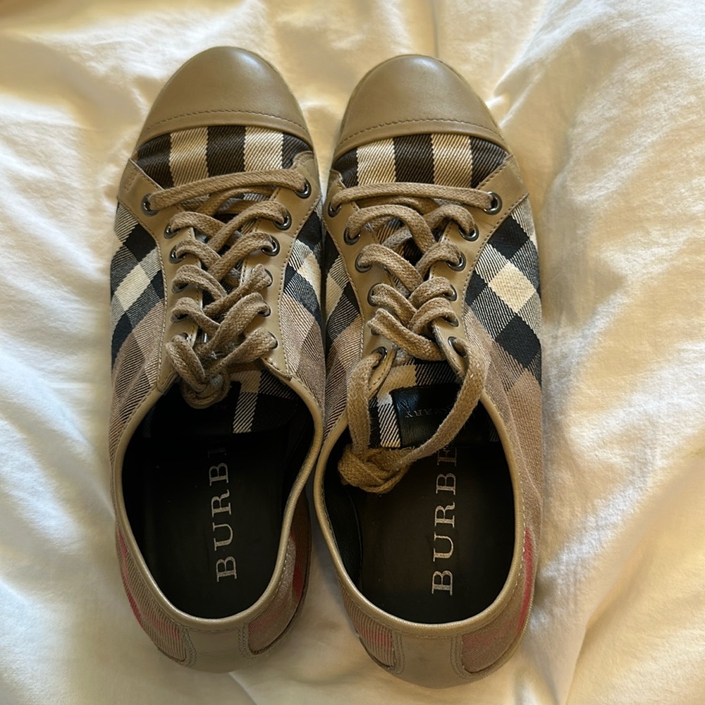 Burberry Shoes/Sneakers